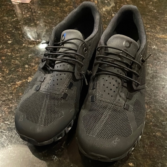 On sneakers , size 6,5 used but like new . - Picture 3 of 6